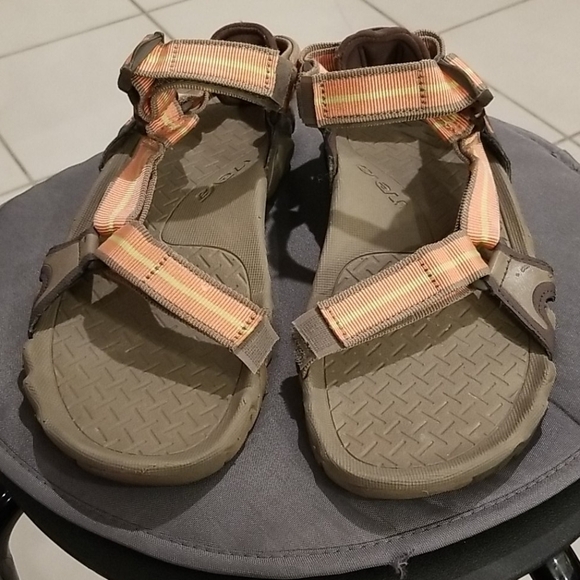 💕TEVA💕 Sandals - Picture 1 of 7